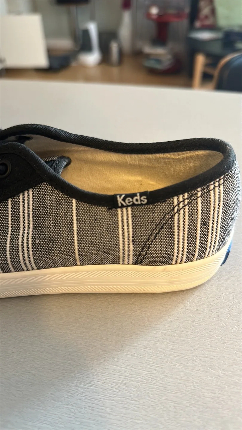 Keds Canvas Sneakers-Size 6 image indicator(9)