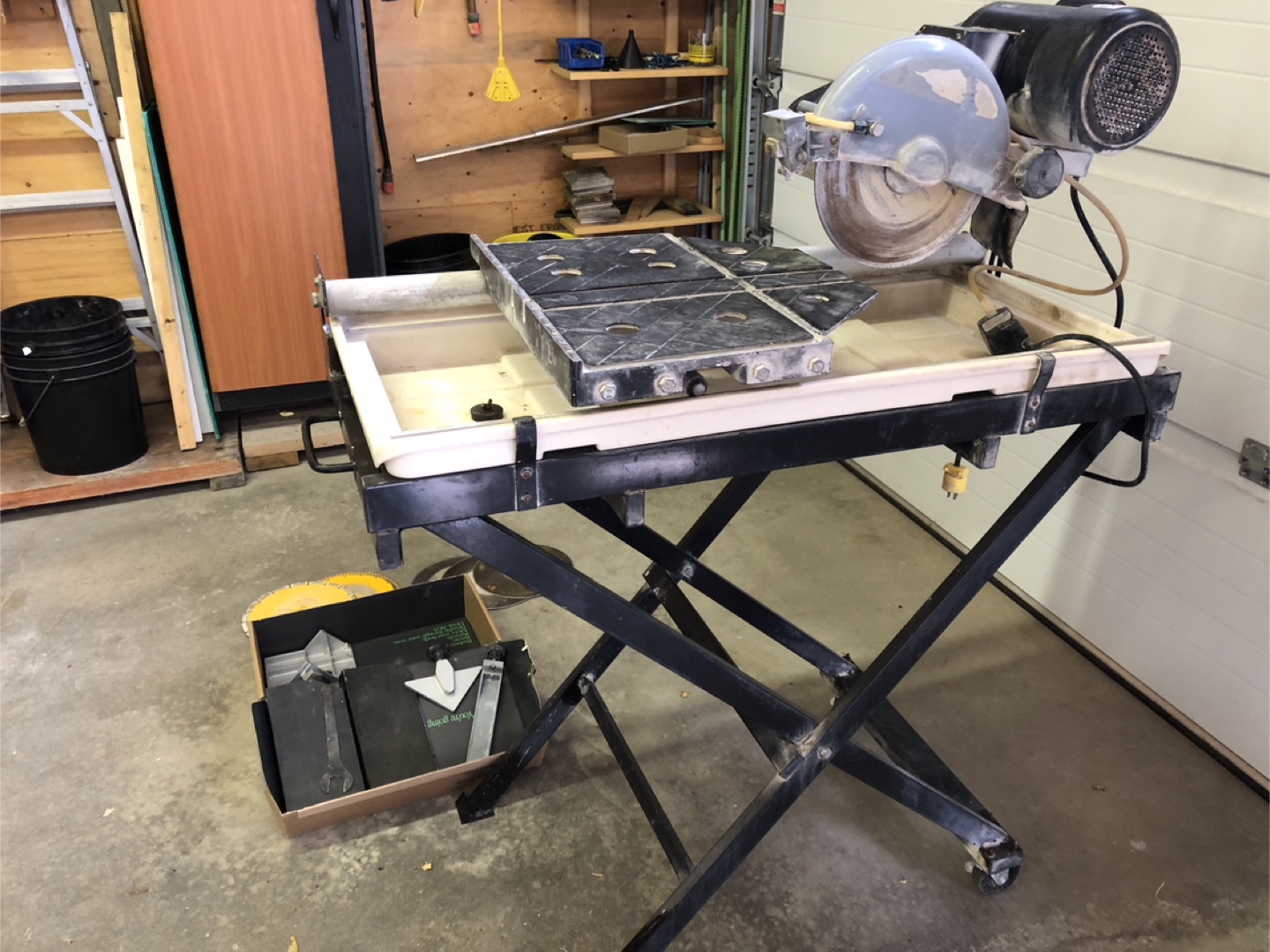 Wet Saw with Accessories