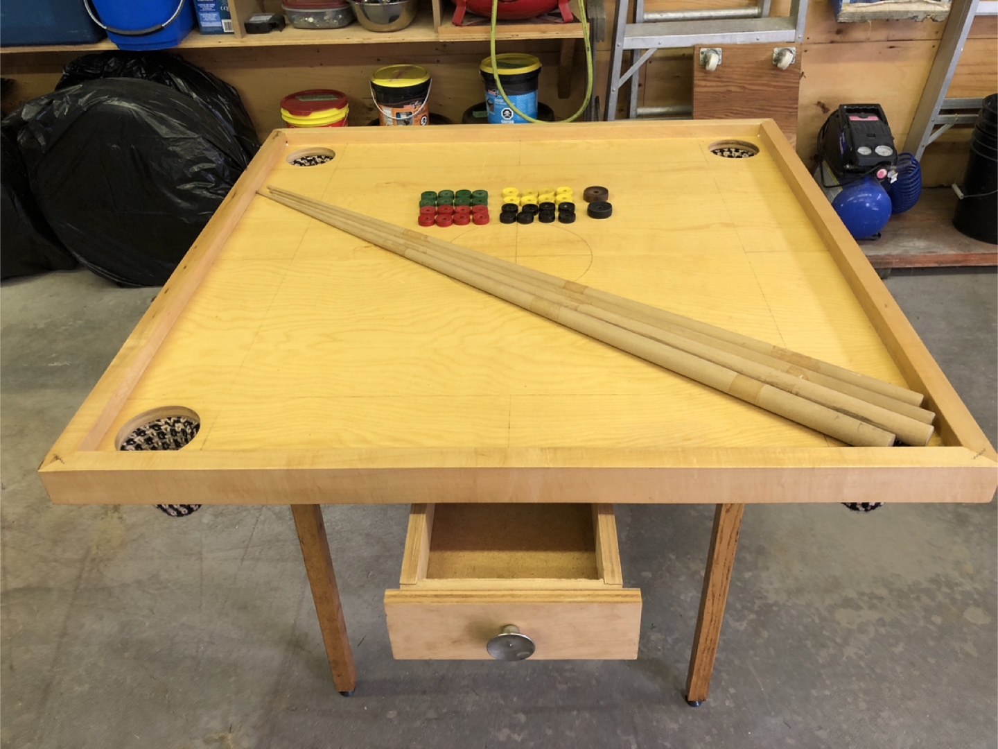 Wooden Rovuss game table complete