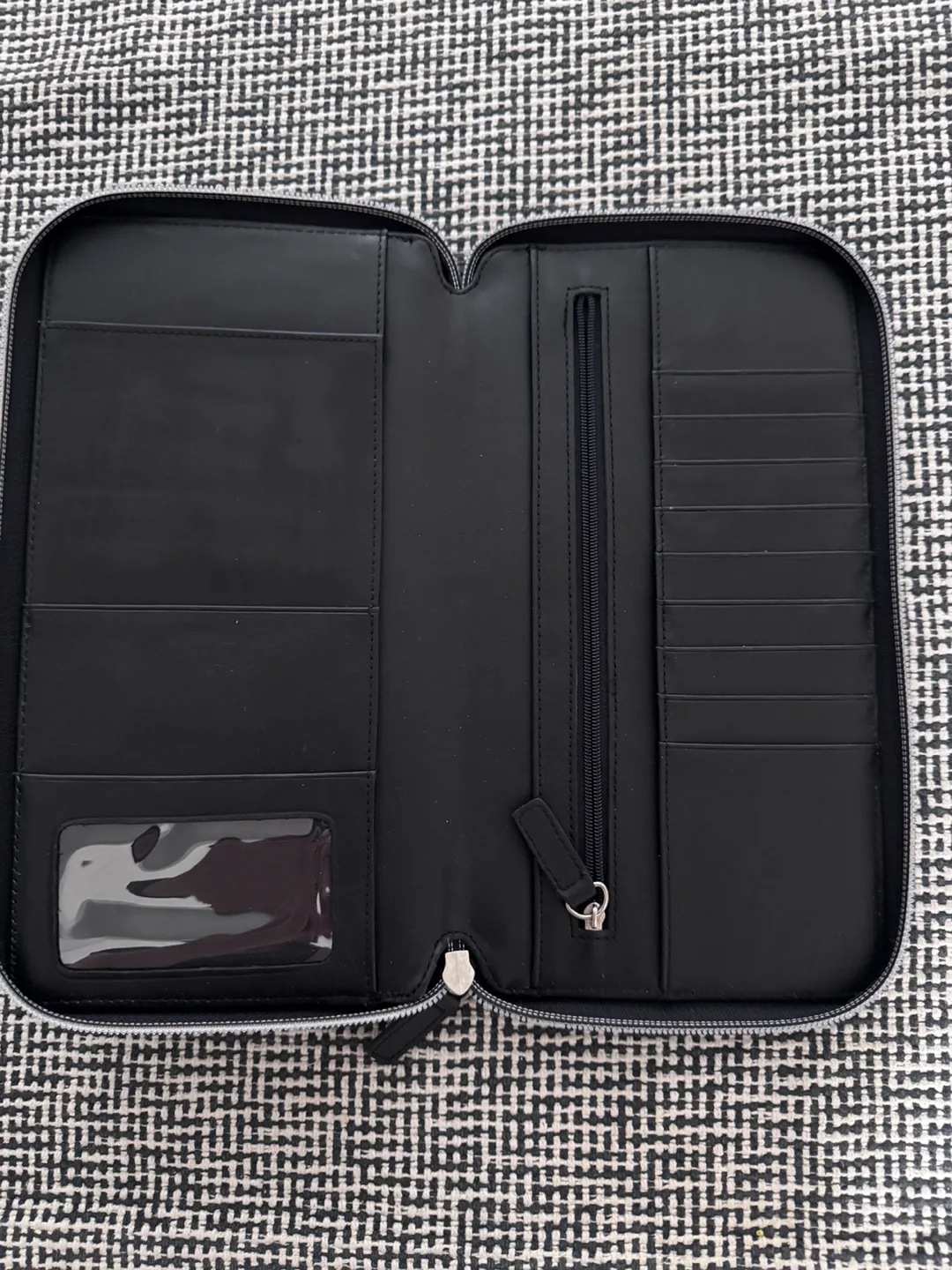 Black Organizer with Zipper image indicator(2)