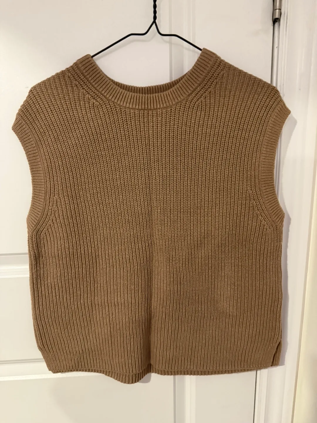 Uniqlo Beige Knit Vest thumbnail