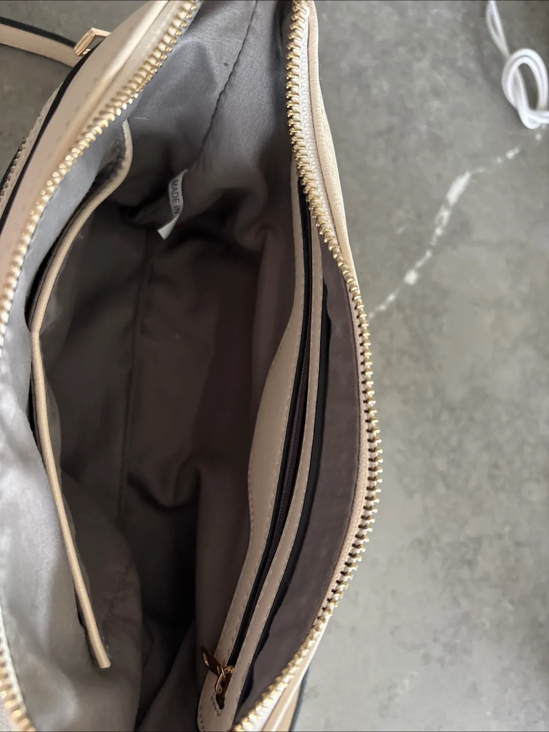 Cream-Coloured Crossbody Bag image indicator(2)