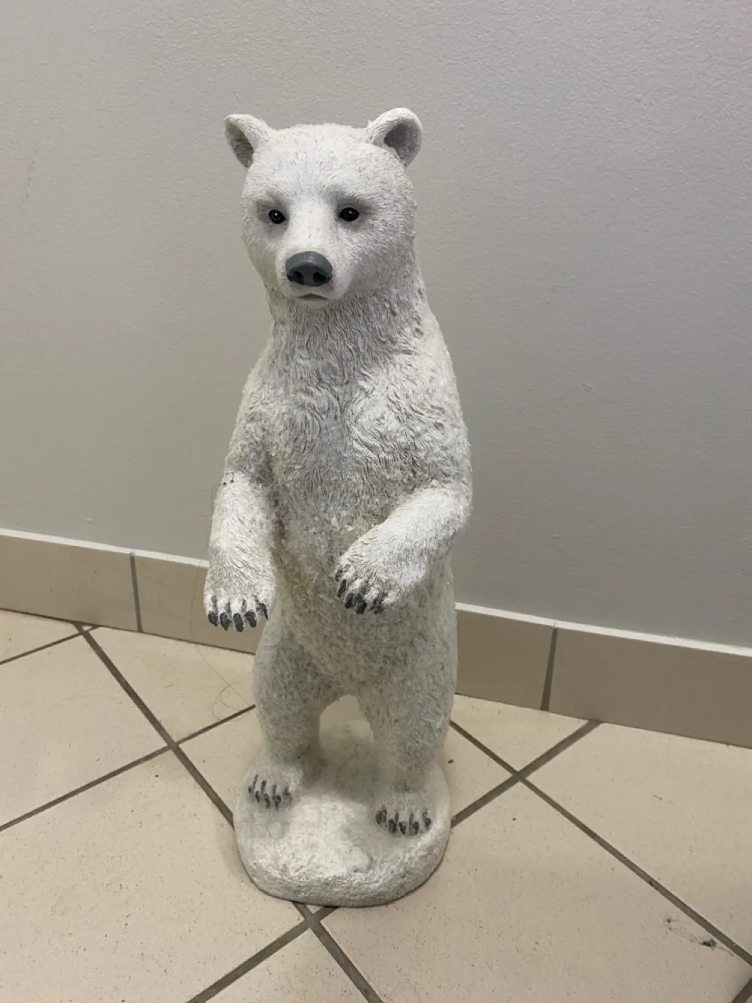 Polar Bear Statue thumbnail