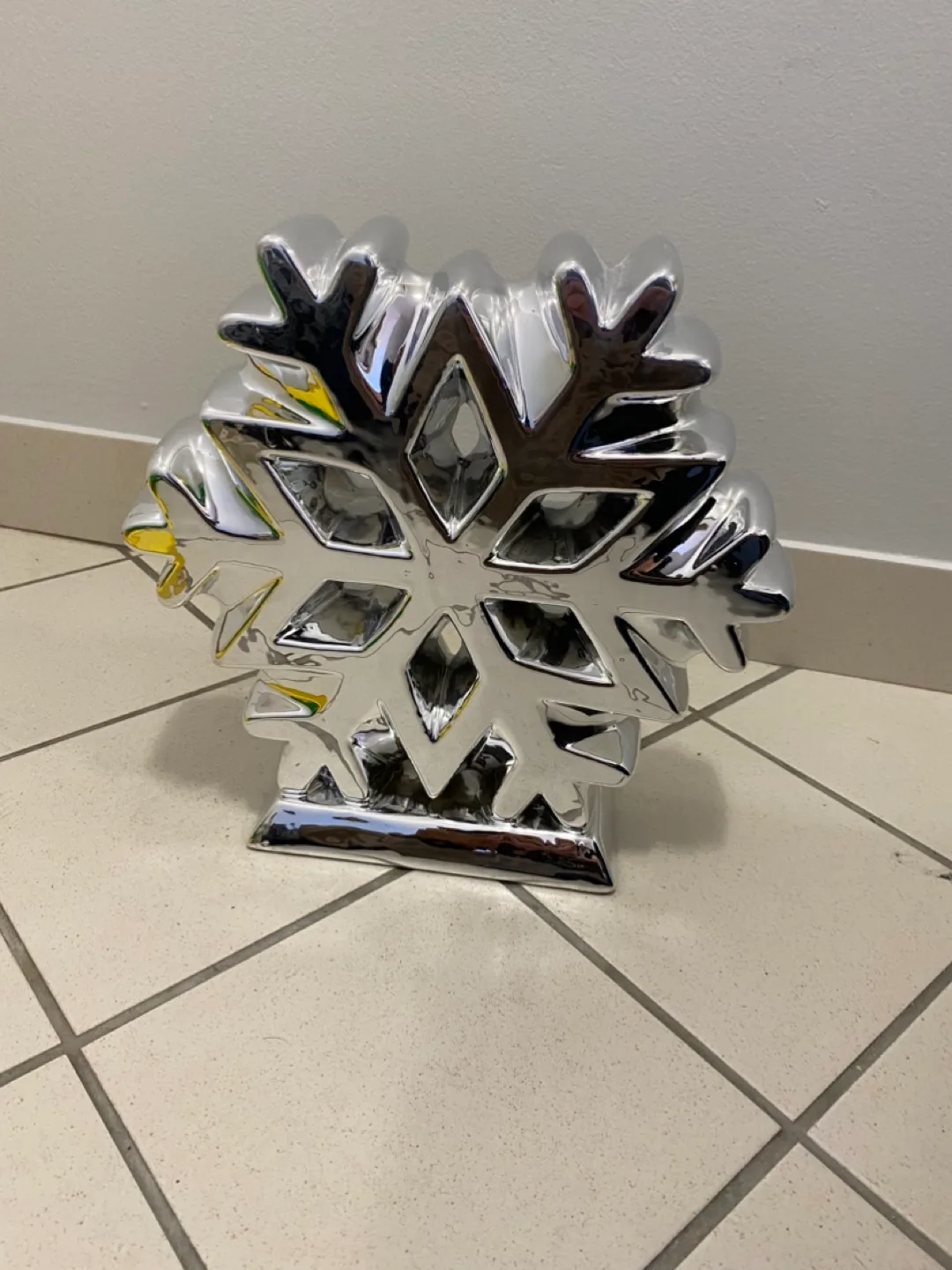 Silver Snowflake Decoration thumbnail