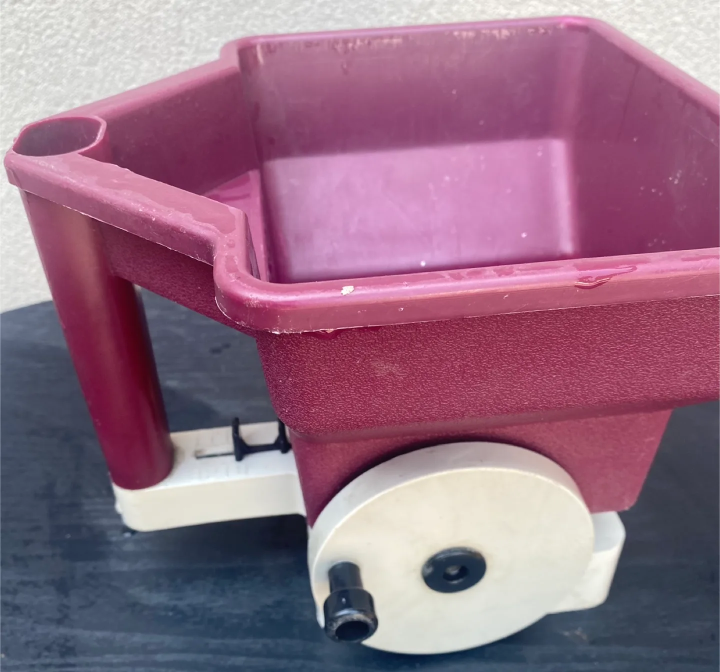 Vigoro Multi-Use Hand Spreader image indicator(2)