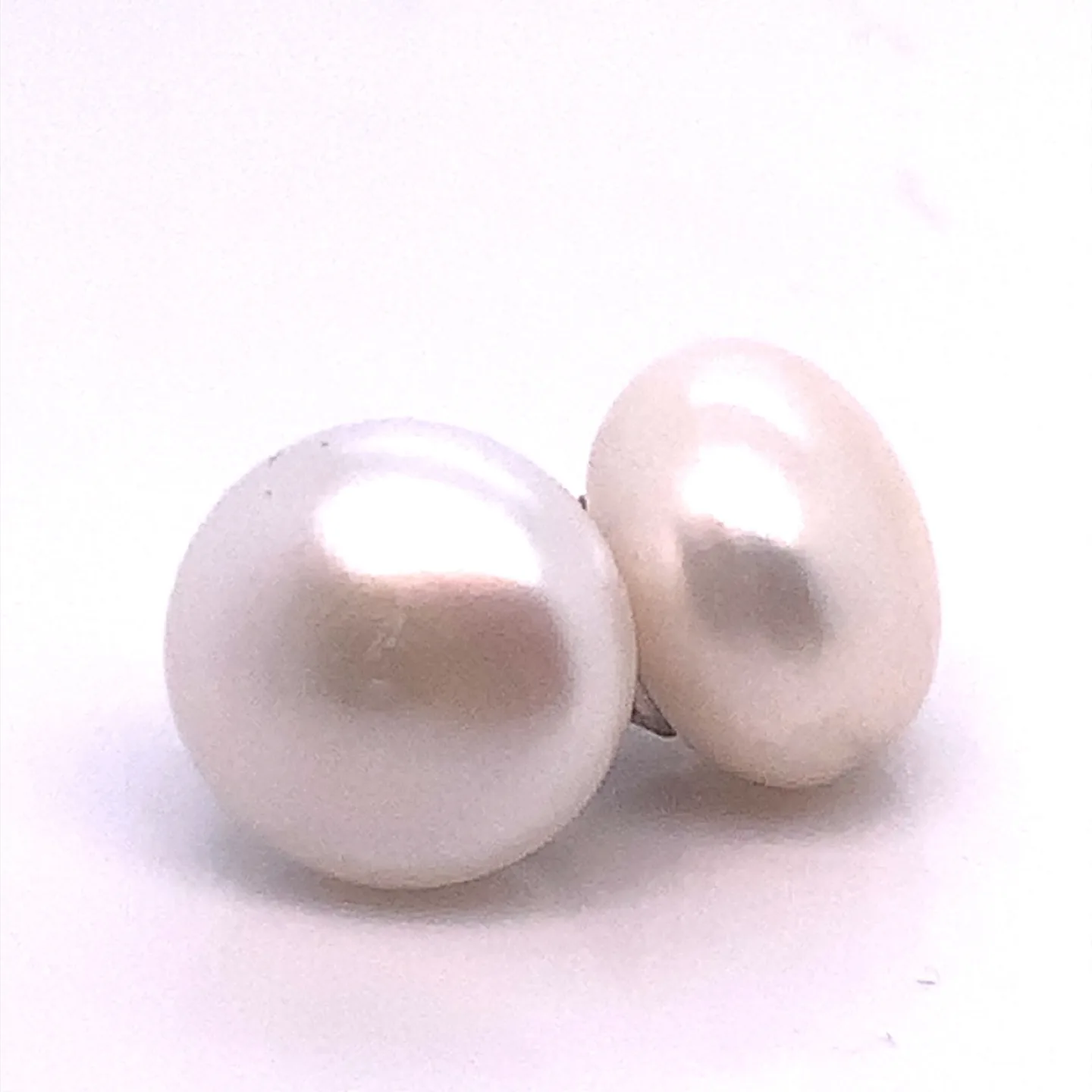 14kt 12.5MM Freshwater Pearl Stud Earrings image indicator(2)