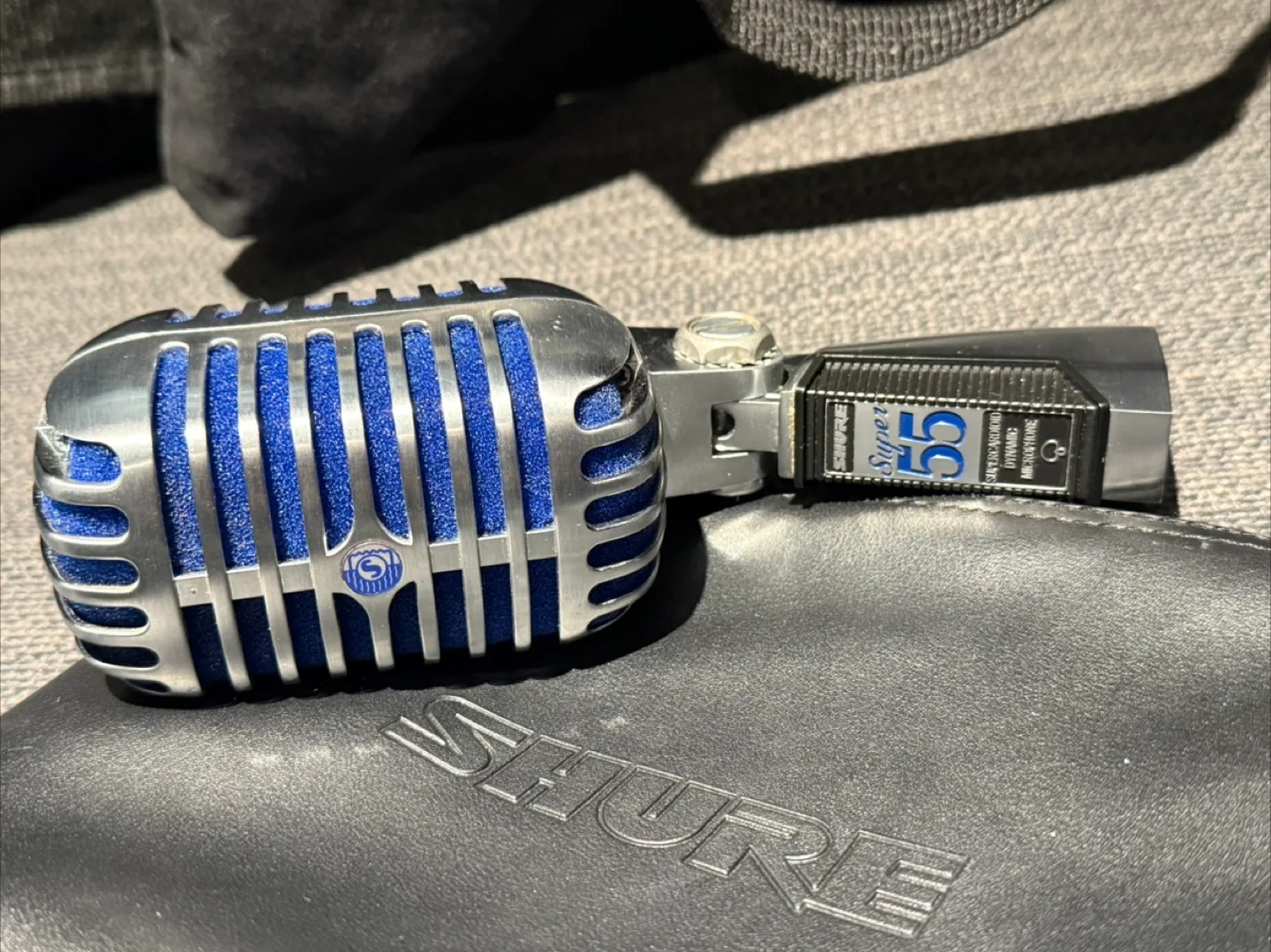 Shure Super 55 Deluxe Vocal Microphone image indicator(2)