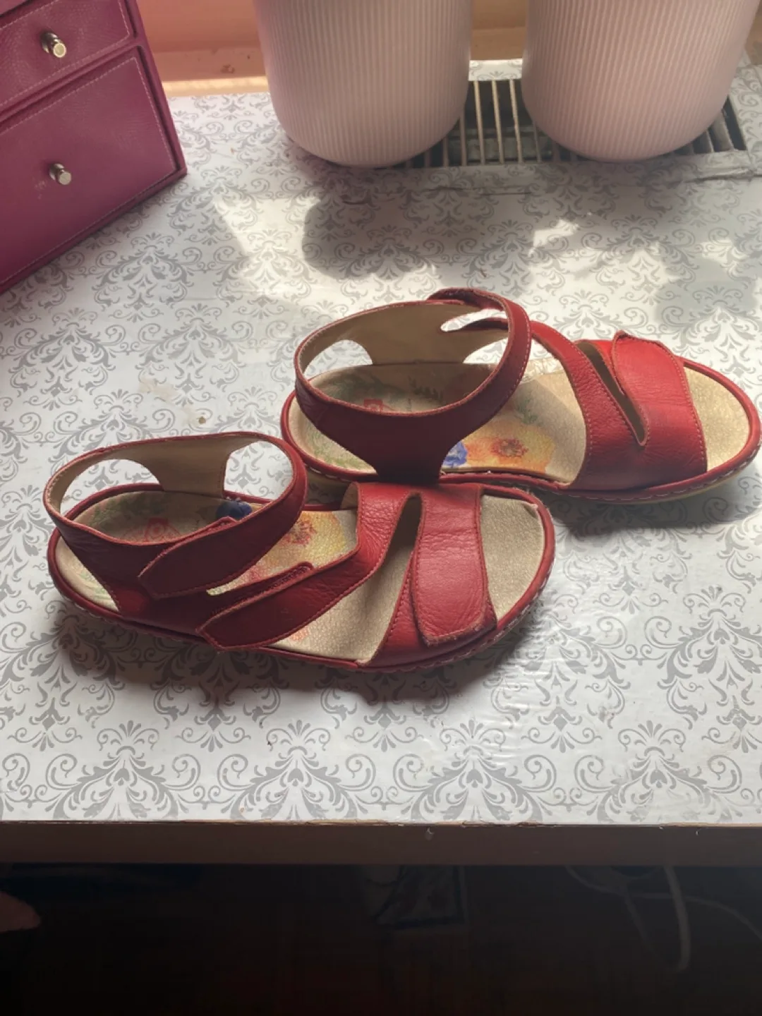 Red Sandals, Brako thumbnail