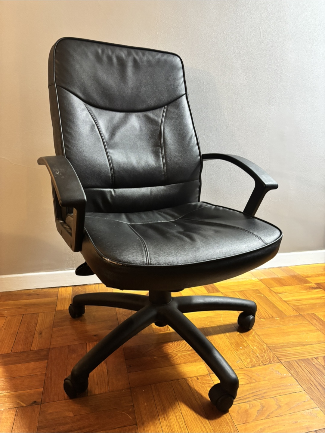 Black Office Chair - photo 2