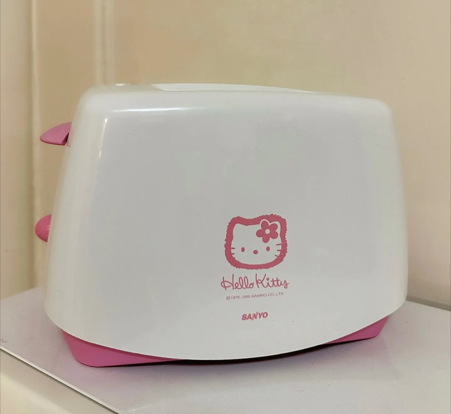 Hello Kitty Toaster thumbnail