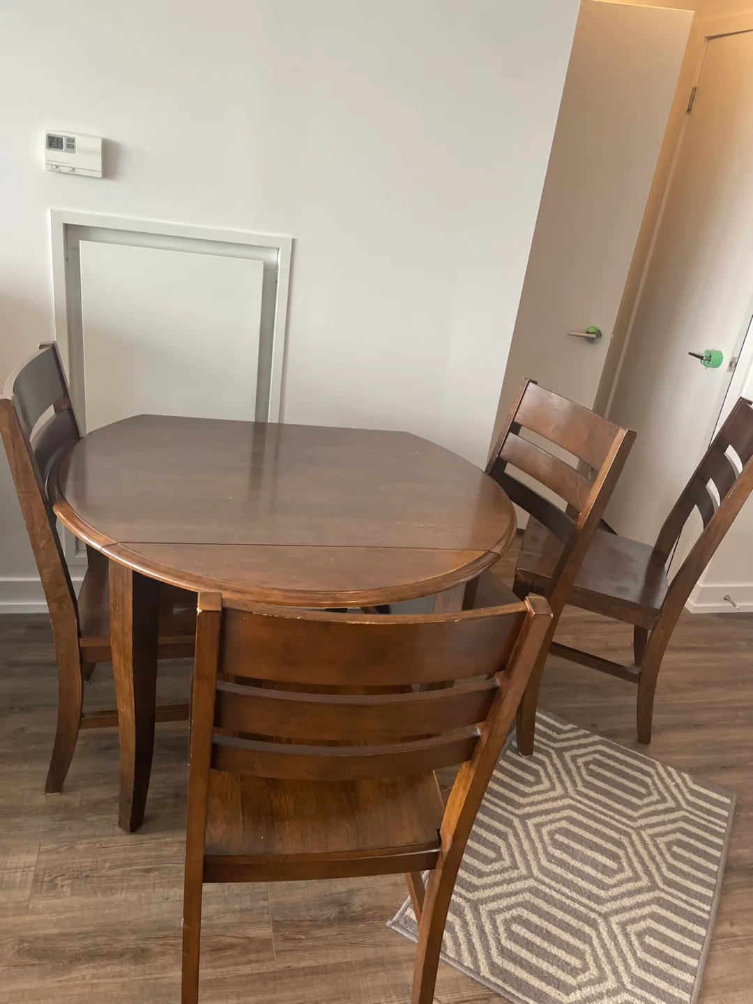 Round Wood Dining Table with Chairs image indicator(6)