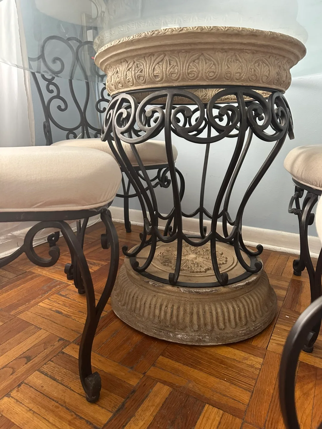 Wrought Iron Dining Table Set image indicator(3)