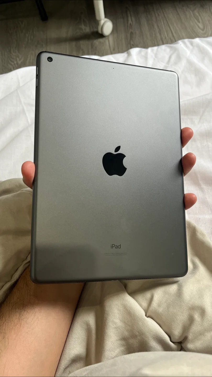 iPad - Gen 7 - 32 GB - Barely used - Space Grey image indicator(4)