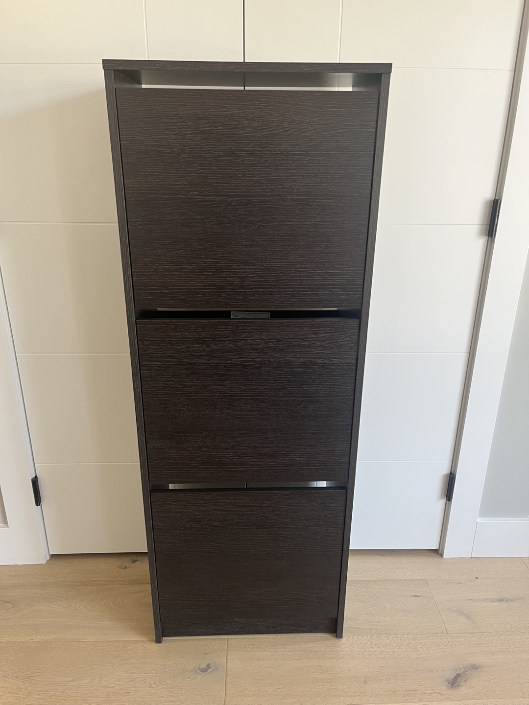 Shoe cabinet / Rack
