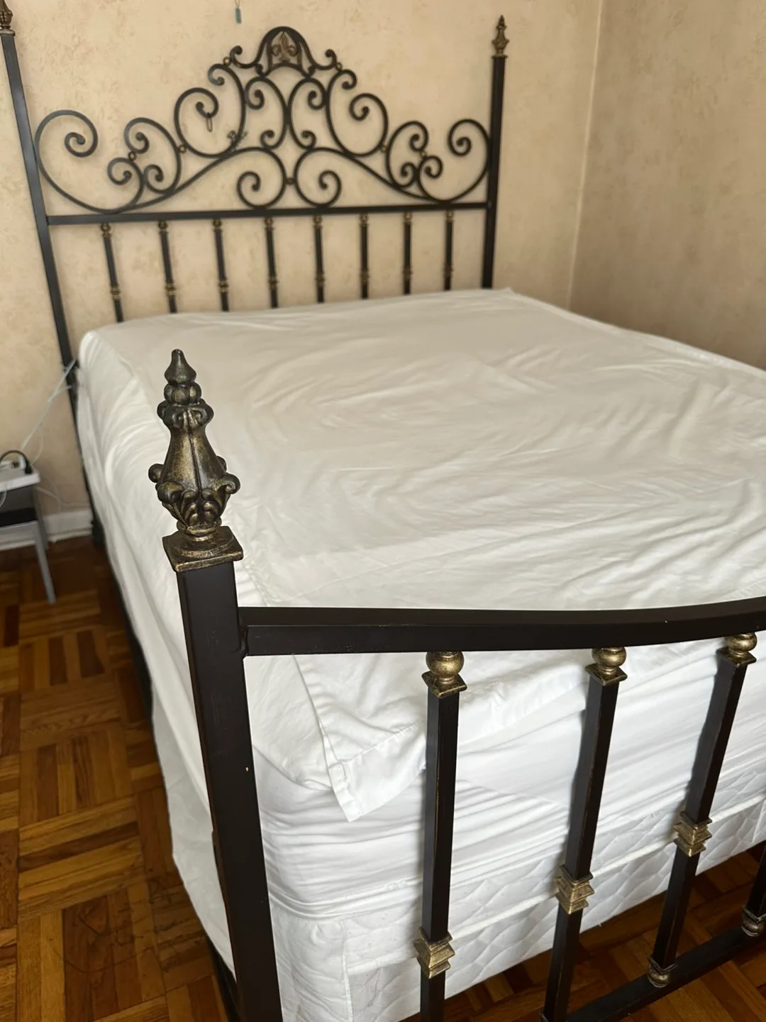 Ornate Metal Bed Frame (Bombay) image indicator(4)