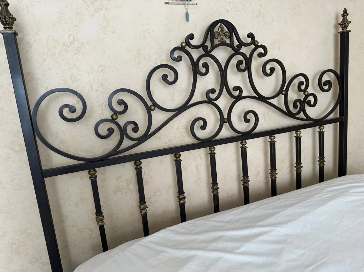 Ornate Metal Bed Frame (Bombay) image indicator(2)