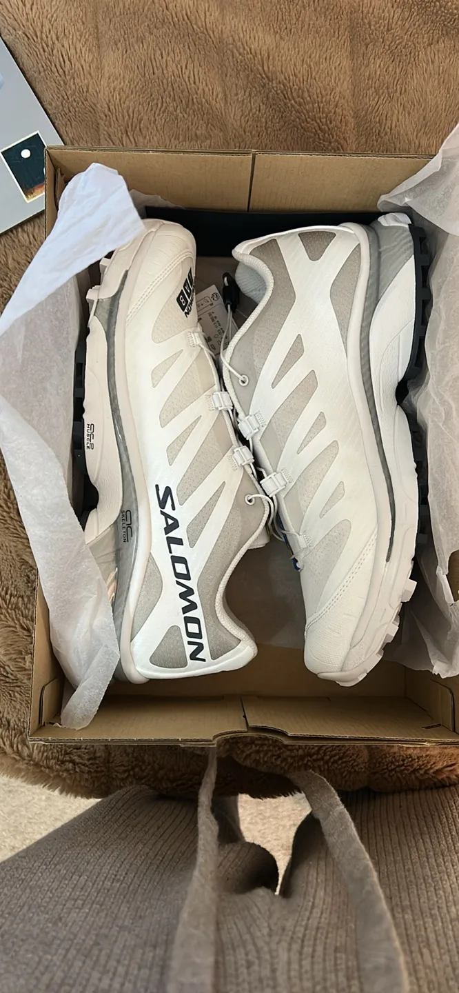 Salomon White Running Shoes thumbnail