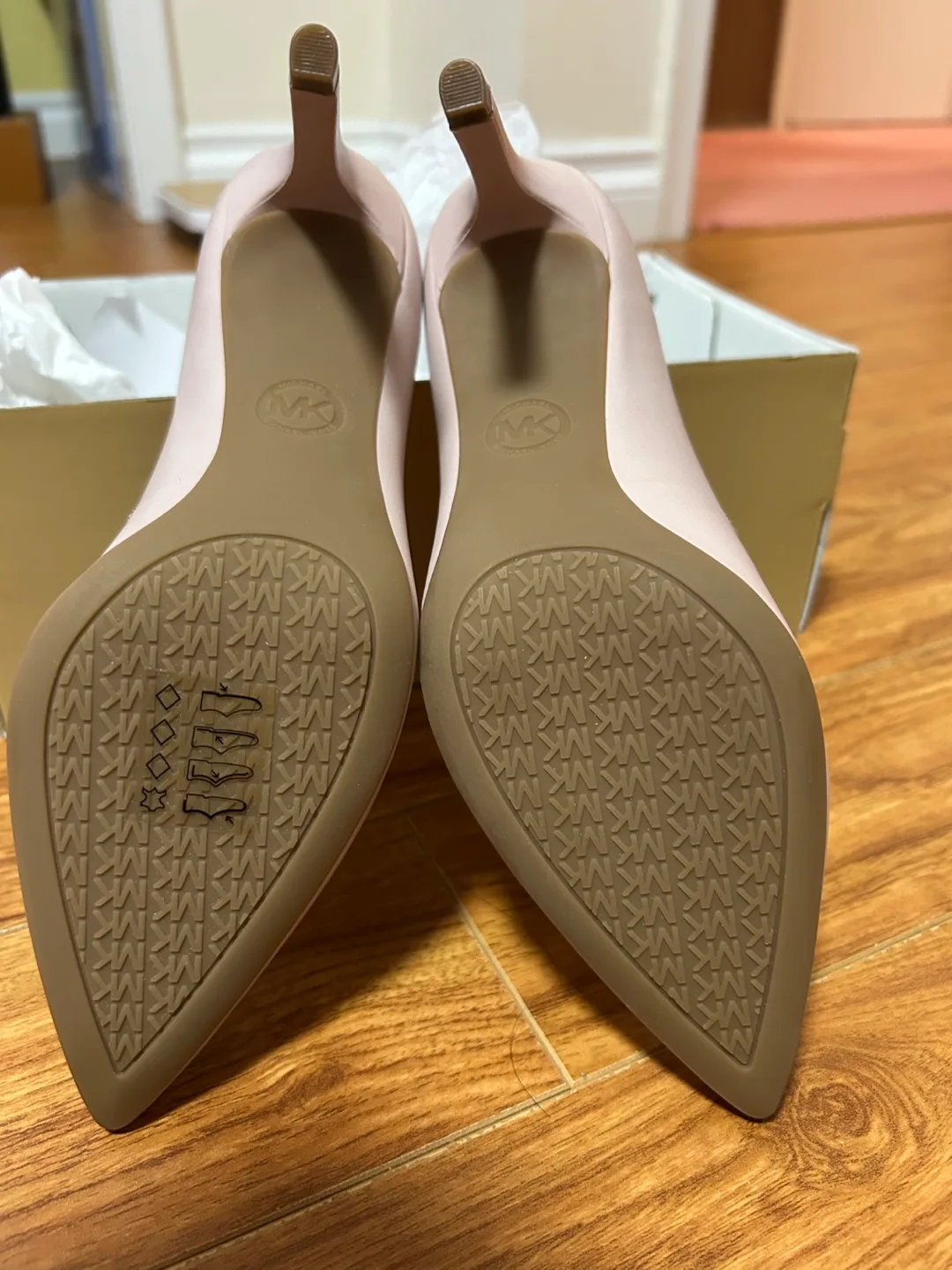 Michael Kors Dorothy Soft Pink Heels image indicator(3)