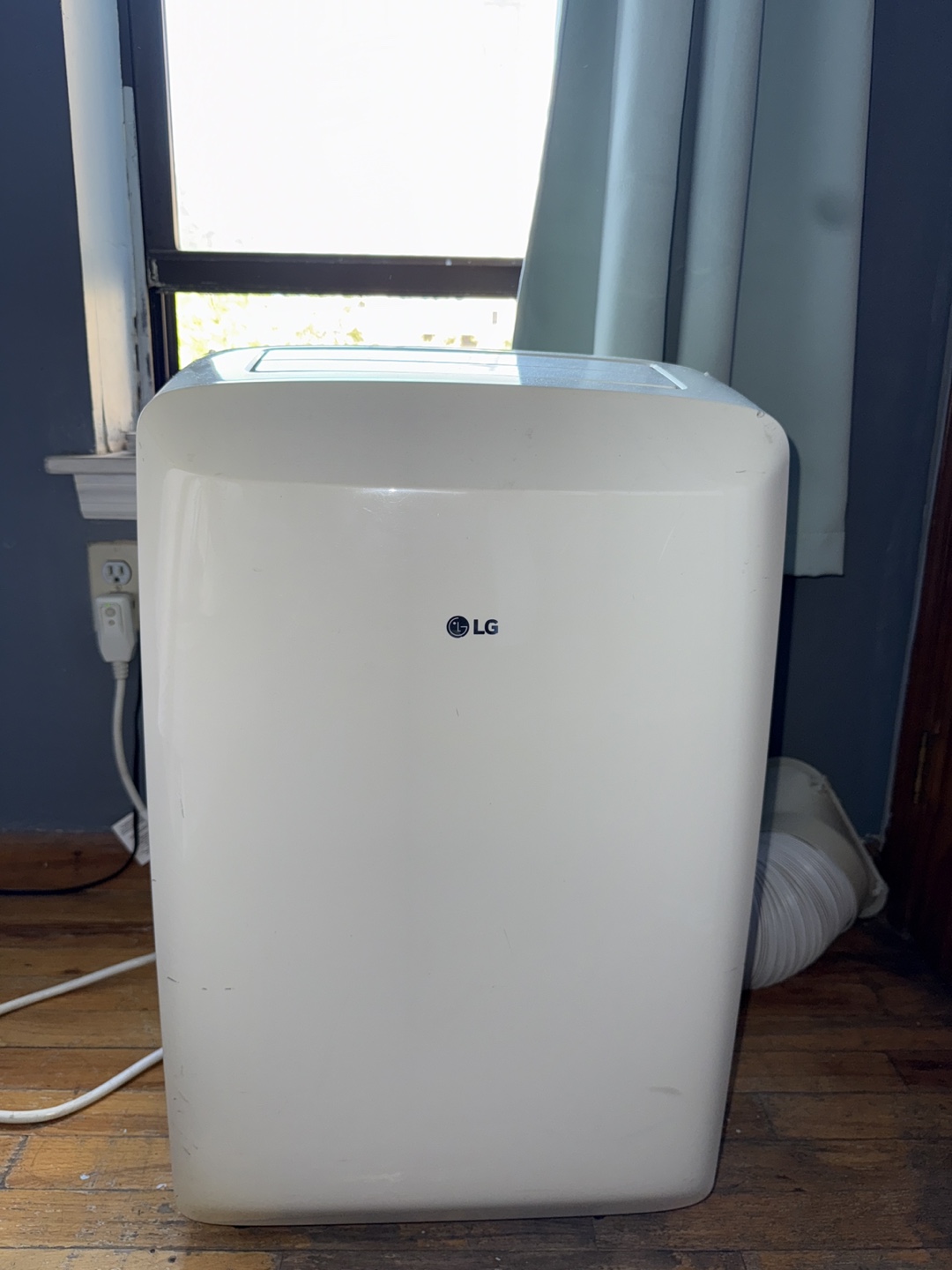 LG Portable Air Conditioner - photo 2