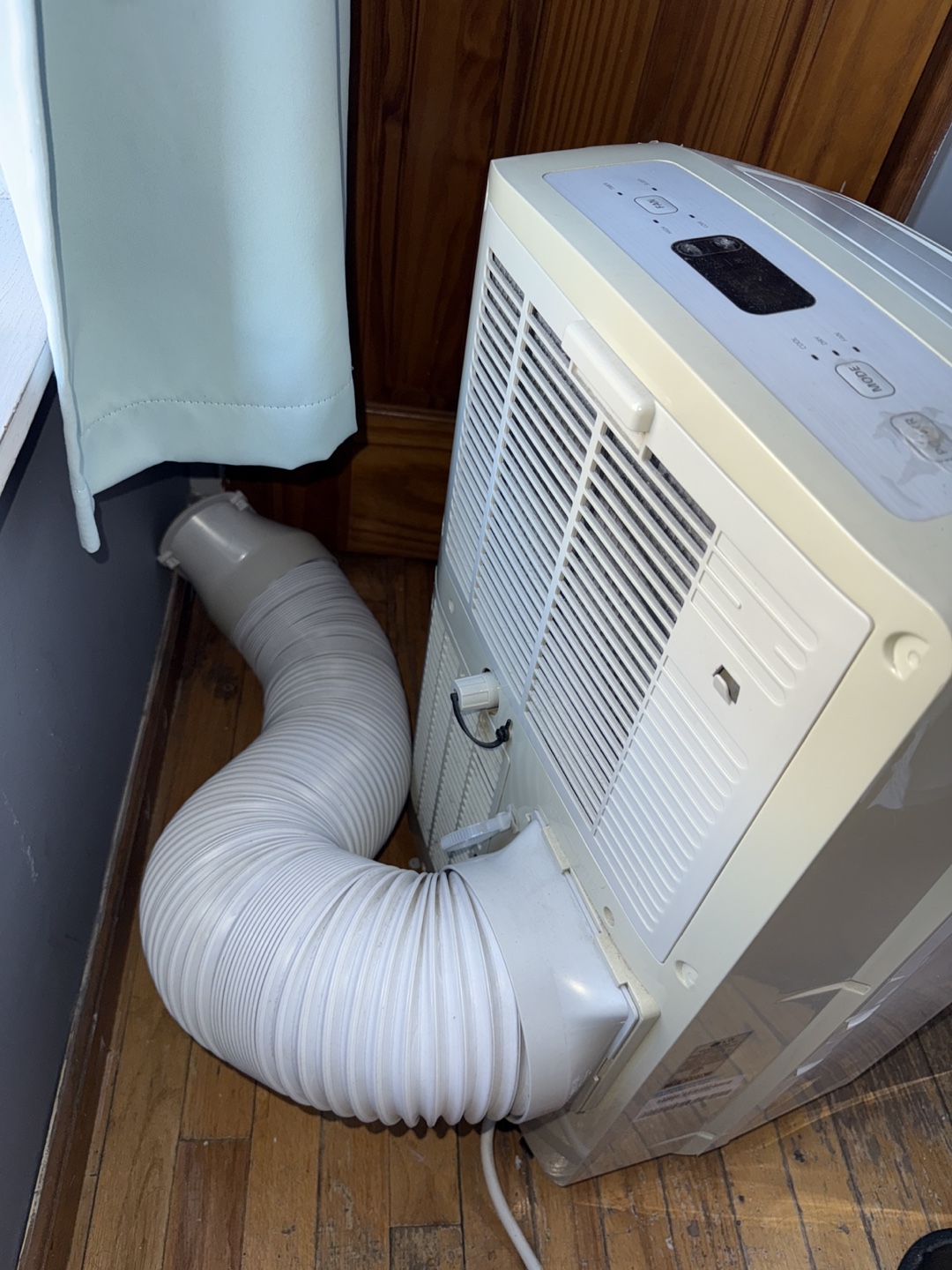 LG Portable Air Conditioner - photo 3