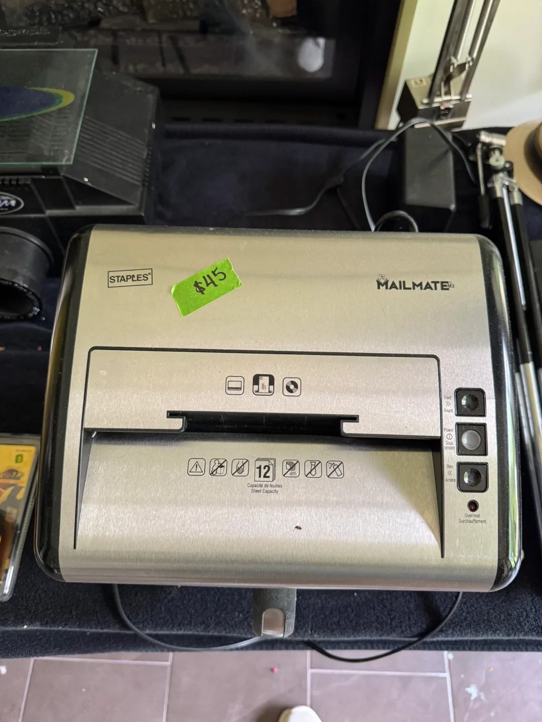 Staples Paper Shredder thumbnail