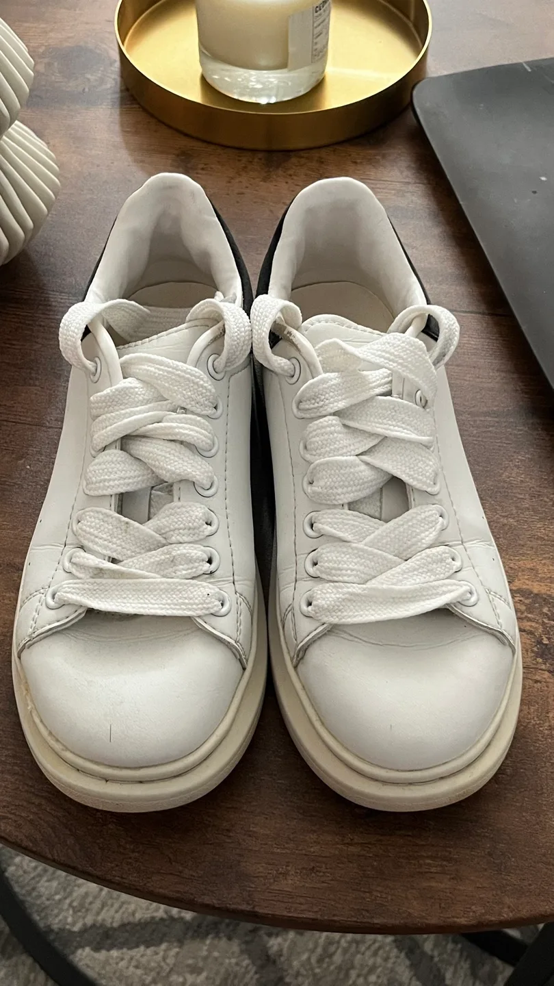 Alexander McQueen Sneakers thumbnail