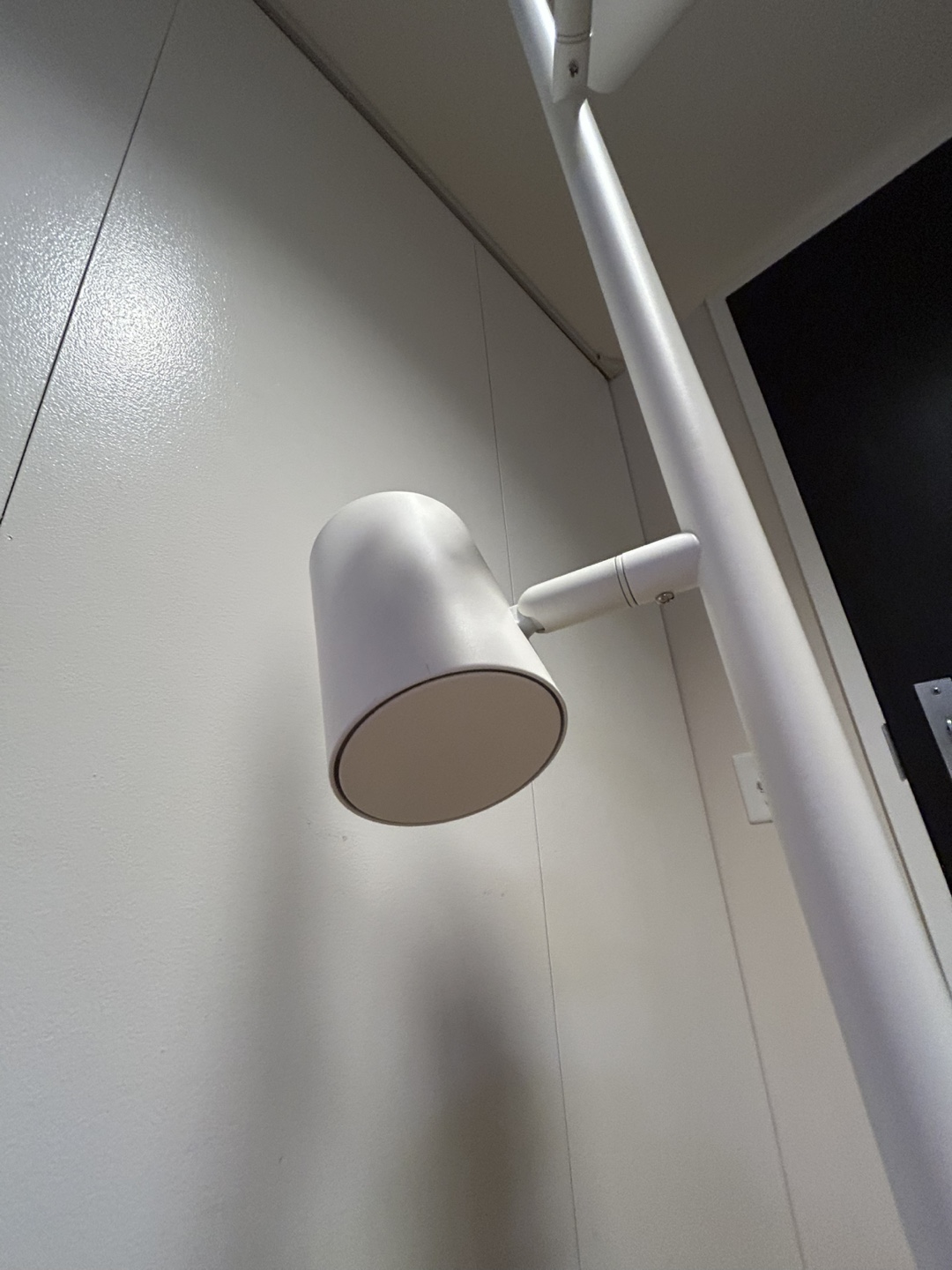 White Modern Floor Lamp - photo 3