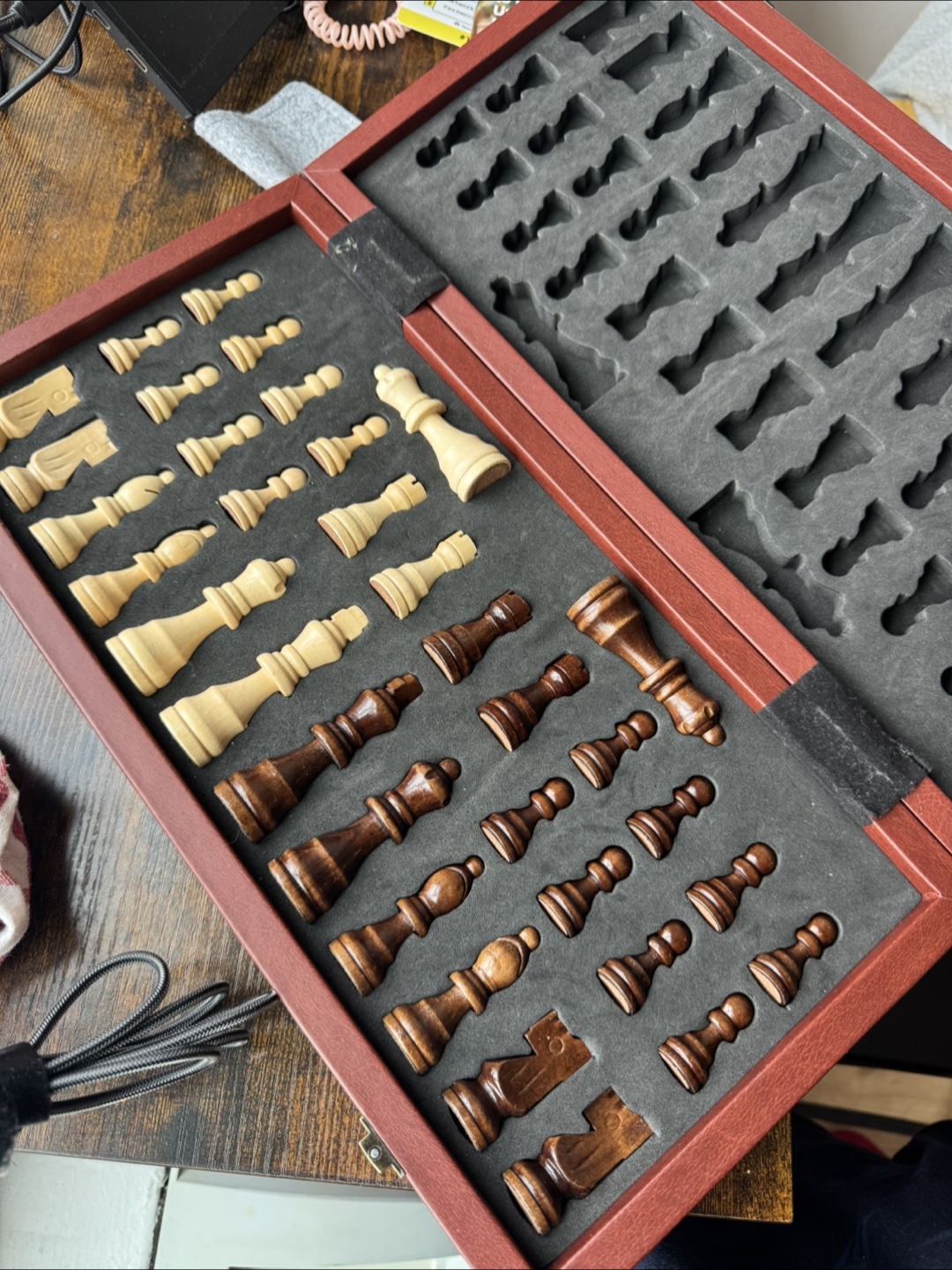 Chess set with wooden pieces - photo 2