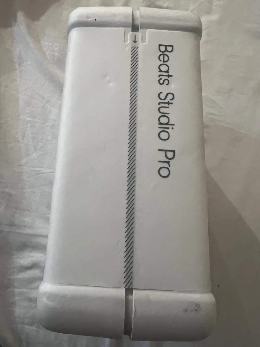 Beats Studio Pro Headphones image indicator(2)