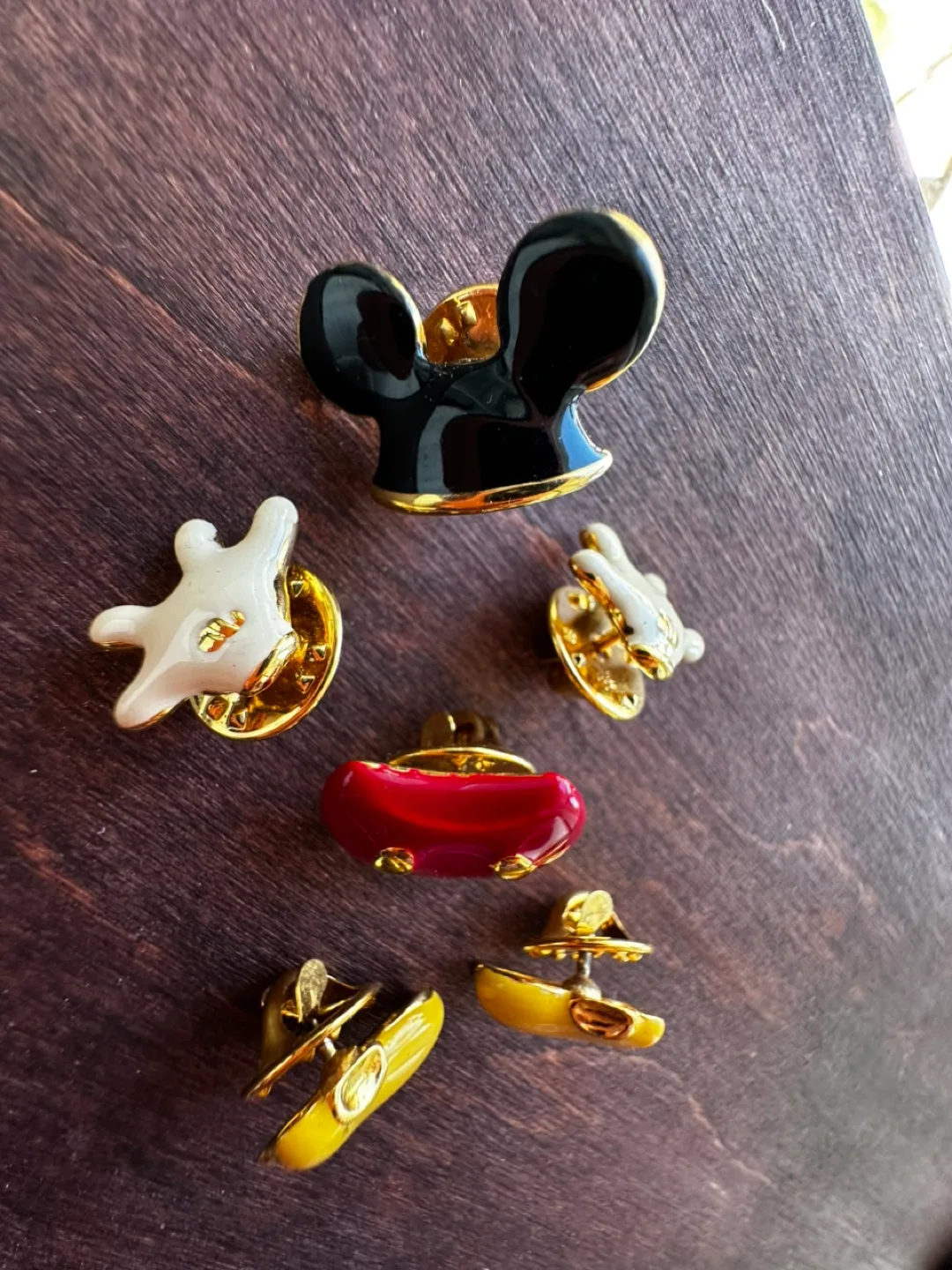 Disney Mickey Mouse Pins image indicator(2)