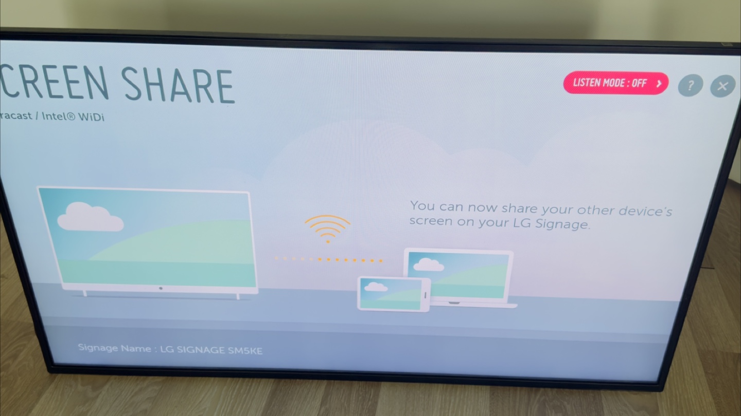 Slim LG 49SM5KE-B Digital Signage Screen