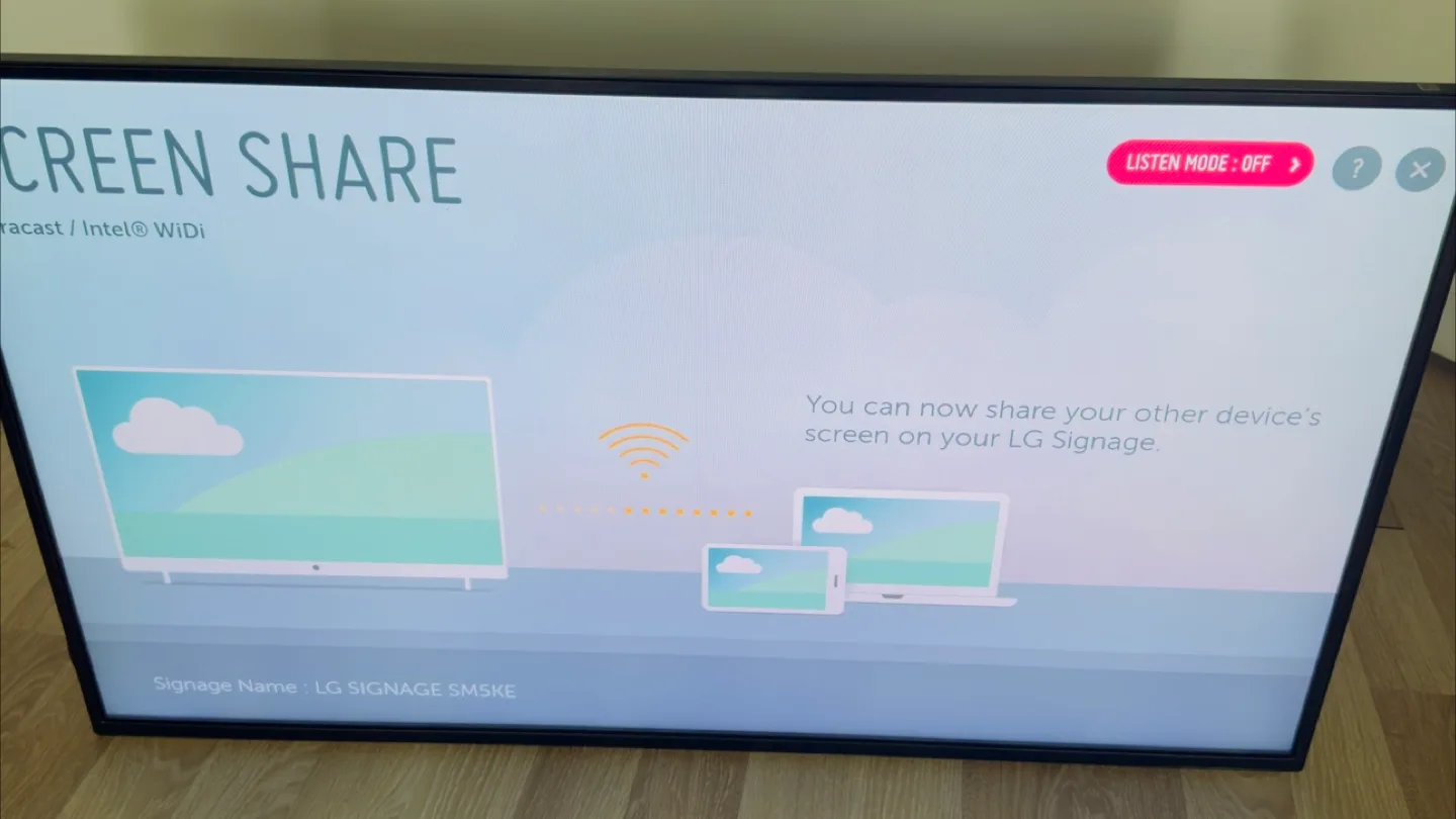 Slim LG 49SM5KE-B Digital Signage Screen