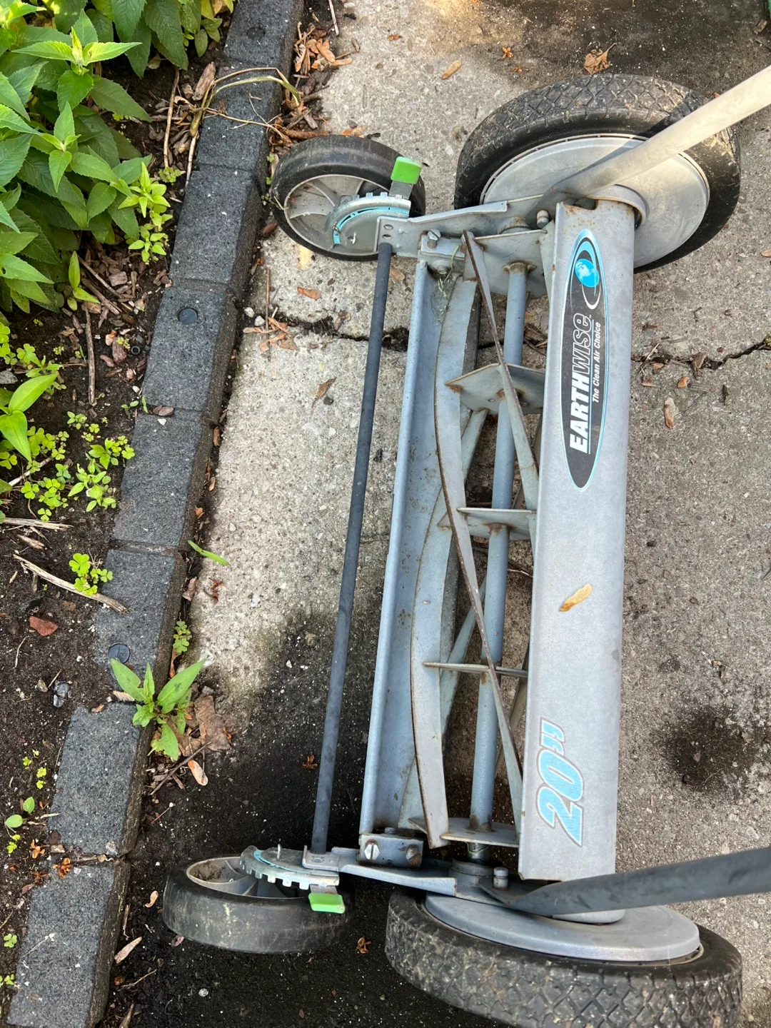 Earthwise Manual Reel Mower image indicator(3)