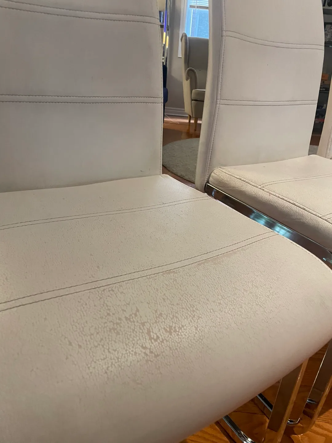 Set of 4 White Dining Chairs image indicator(2)