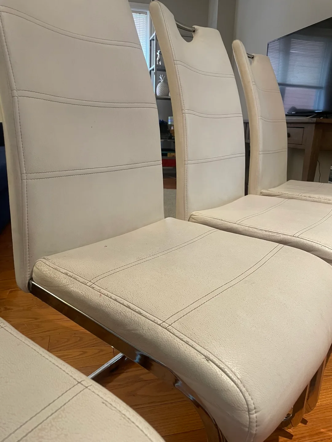 Set of 4 White Dining Chairs image indicator(3)