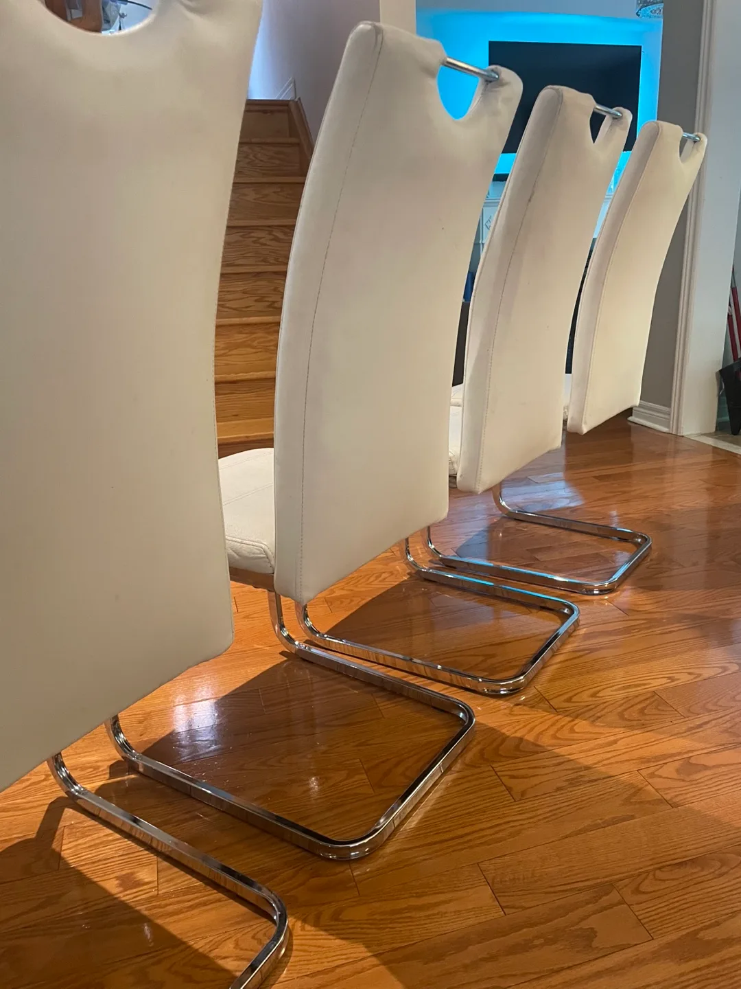 Set of 4 White Dining Chairs image indicator(4)