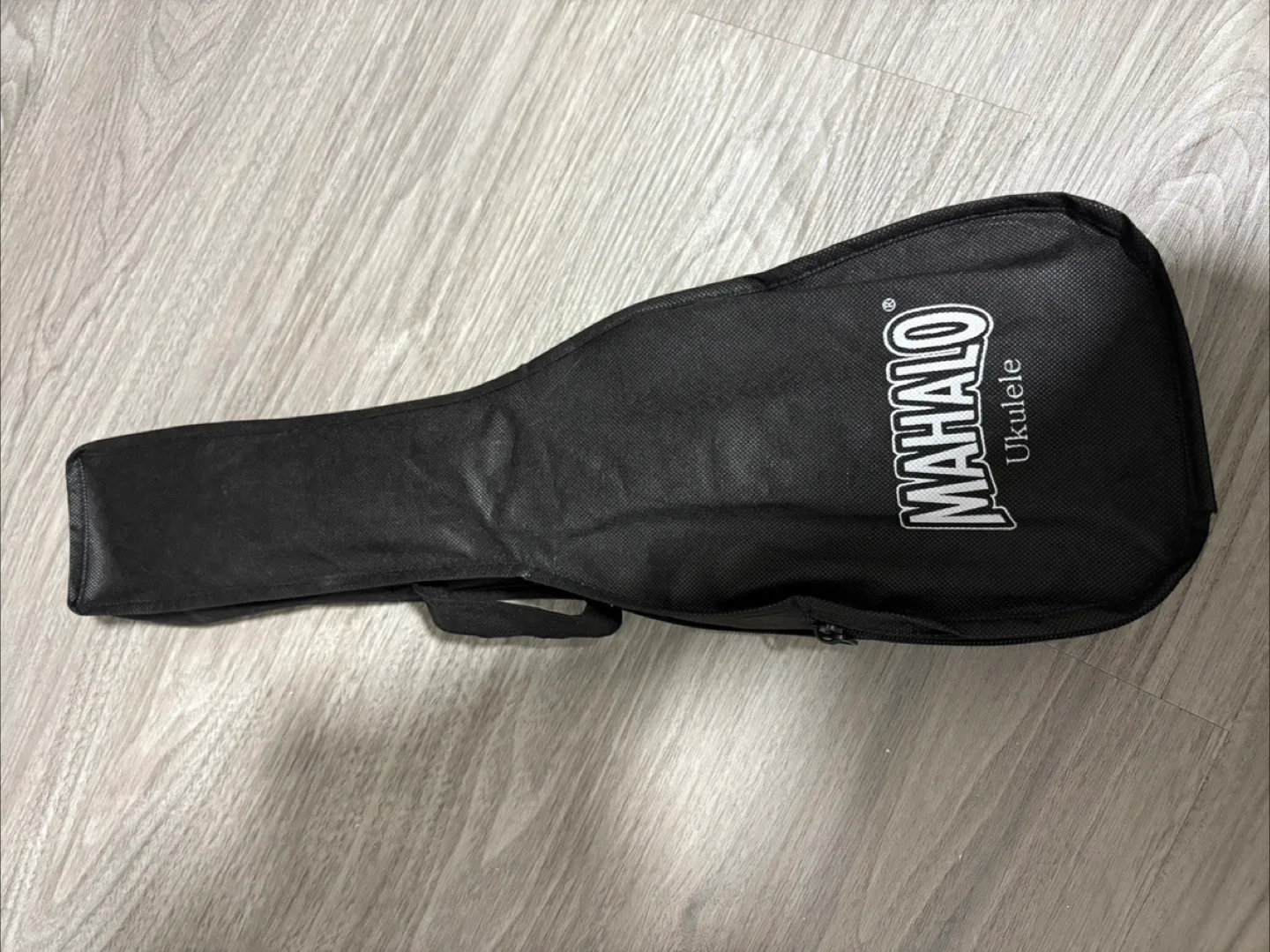 Mahalo Blue Ukulele with Case image indicator(2)