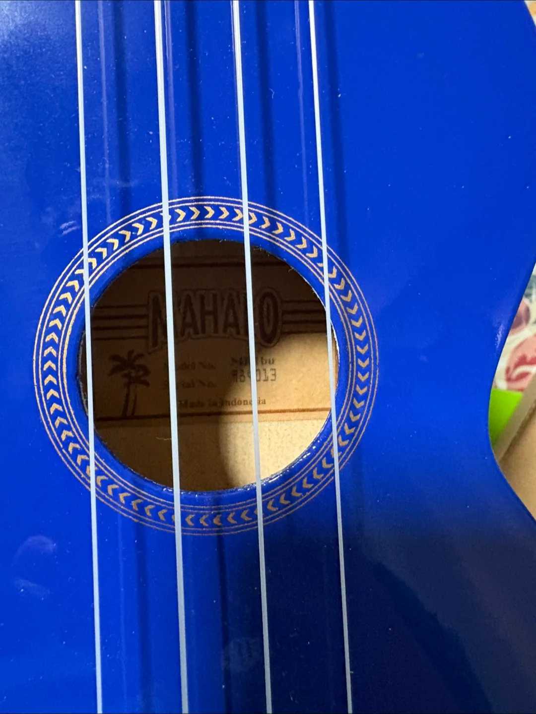 Mahalo Blue Ukulele with Case image indicator(5)