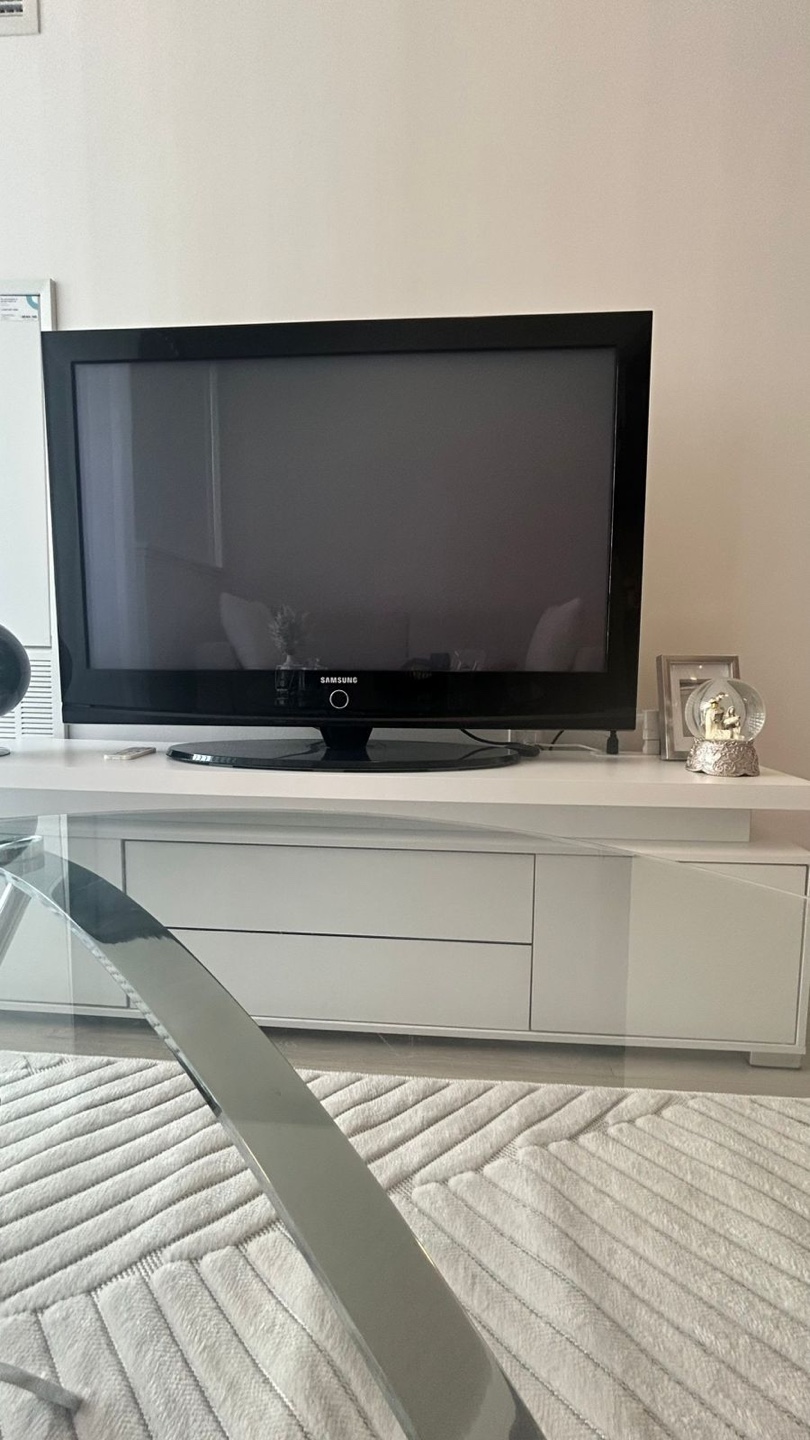 Samsung TV with Roku - 42 IN - photo 2