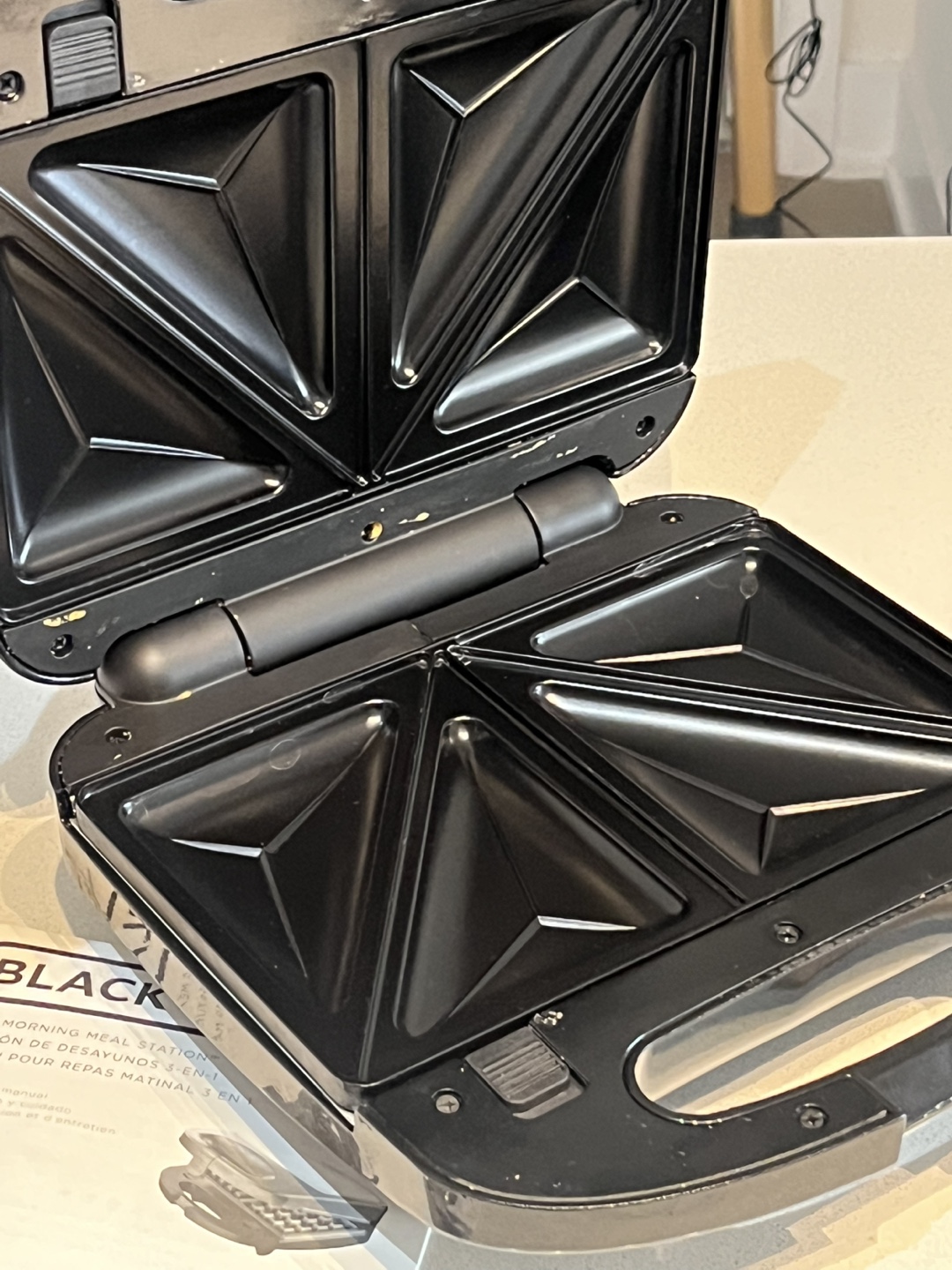 Black and Decker 4-in-1 Waffle maker - photo 2