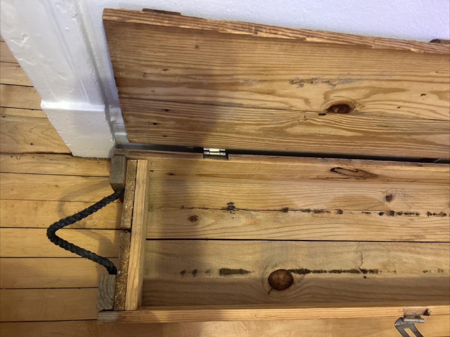 Wooden chest - photo 3