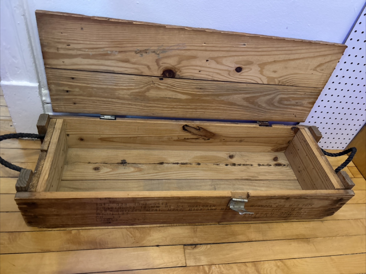 Wooden chest - photo 2
