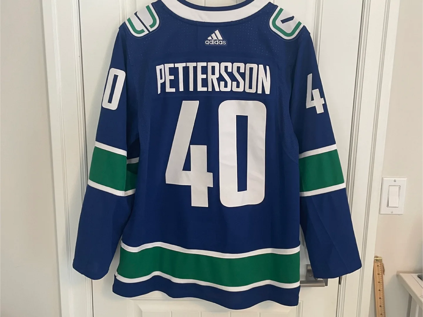 Adidas 50th Vancouver Canucks Elias Pettersson Jersey 52 thumbnail