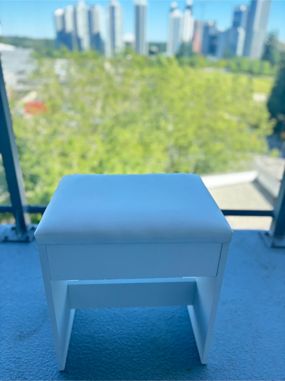 White Vanity Stool image indicator(5)