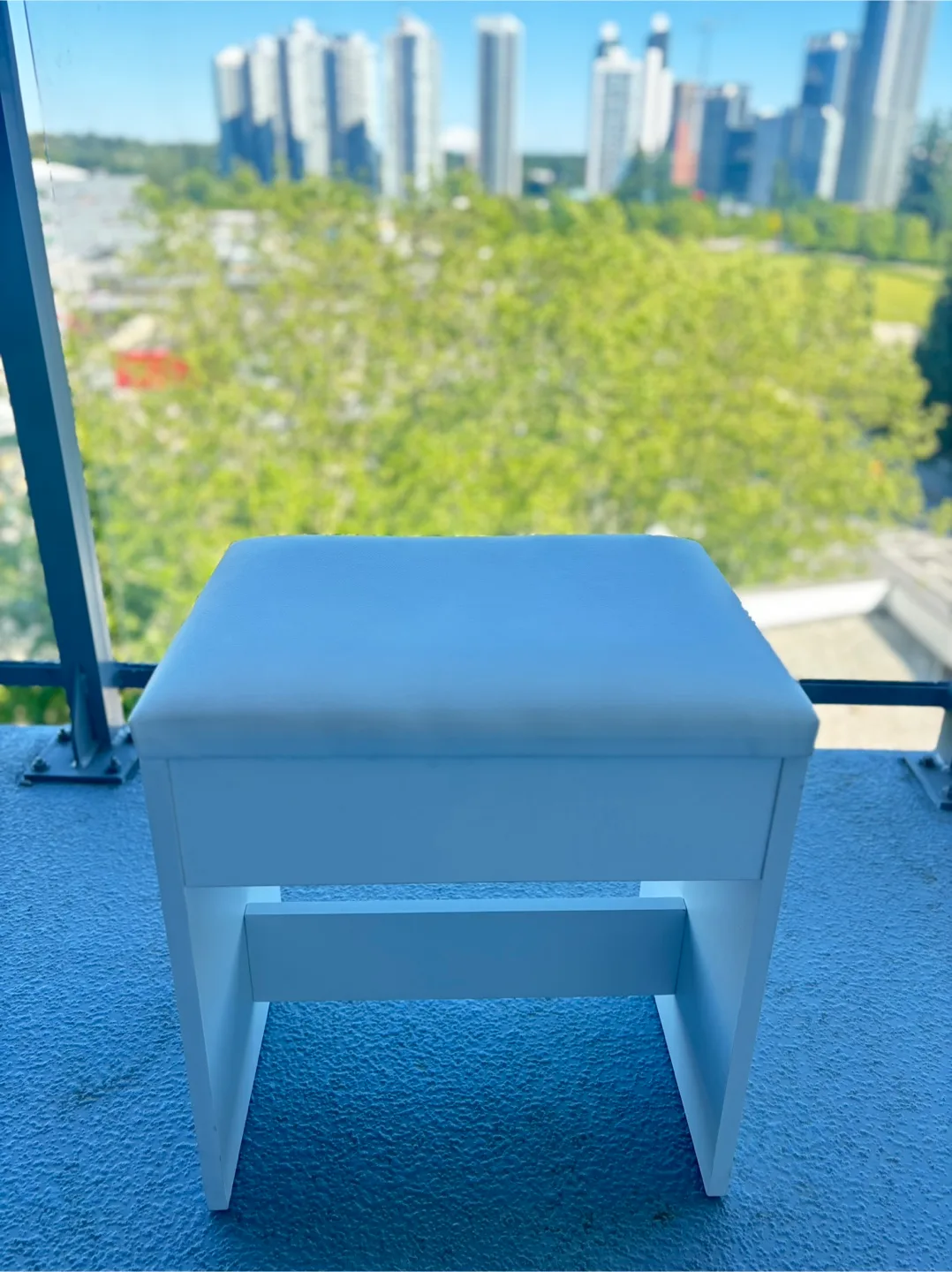 White Vanity Stool image indicator(3)