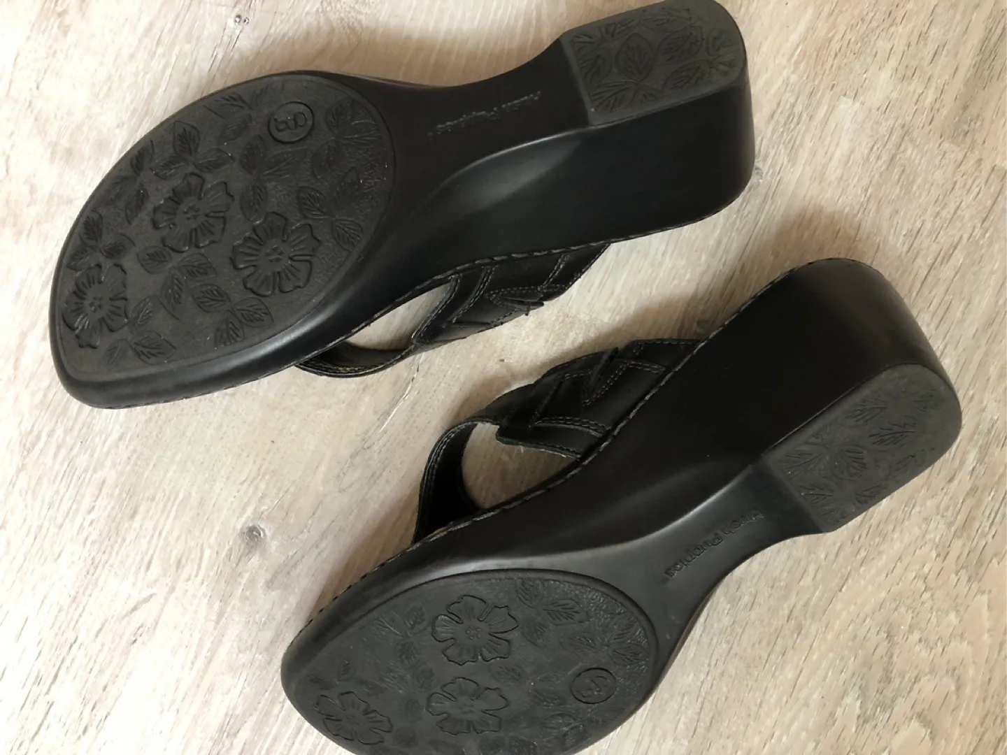 Hush Puppies image indicator(4)