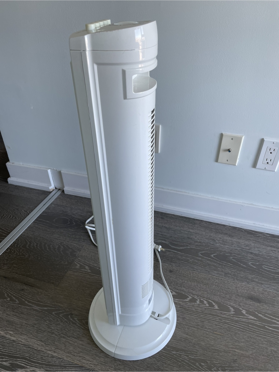 White Oscillating Tower Fan - photo 2