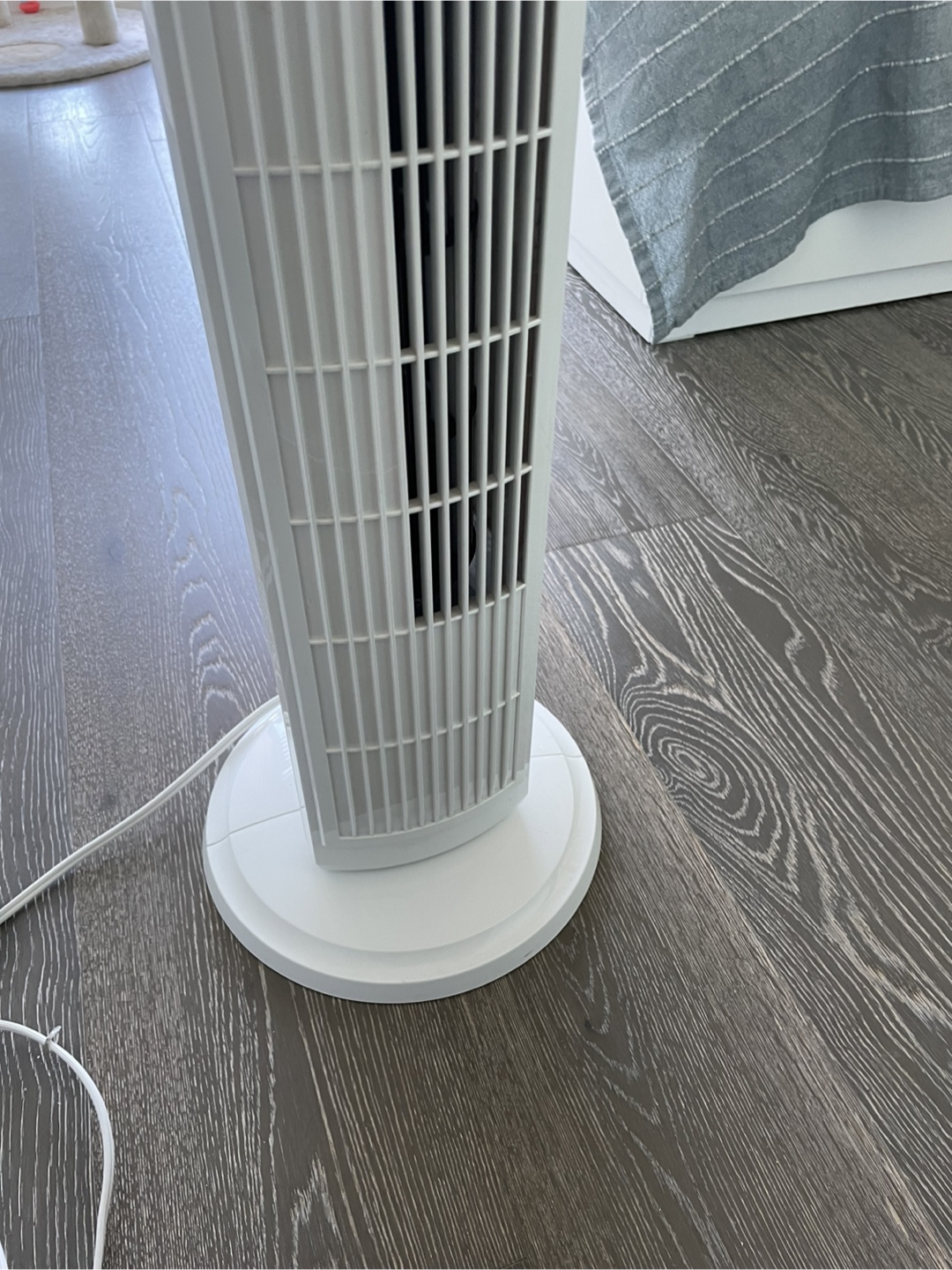 White Oscillating Tower Fan - photo 3