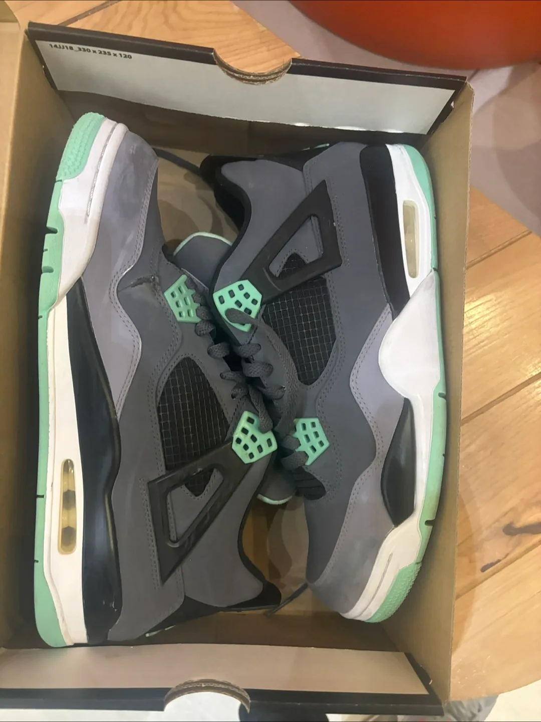 Air Jordan 4 Retro Green Glow thumbnail