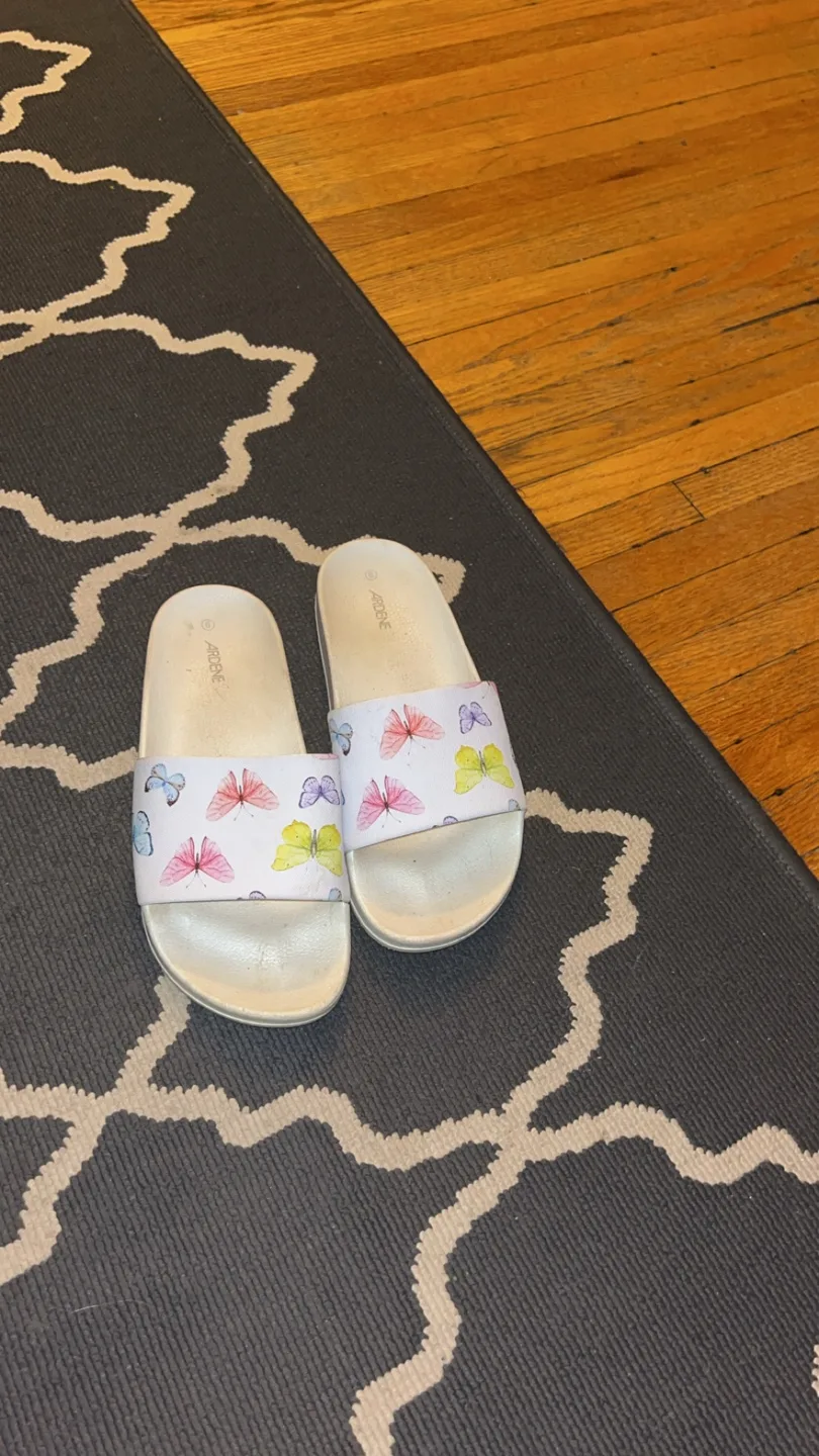 Ardene Butterfly Slides #freecycle image indicator(3)